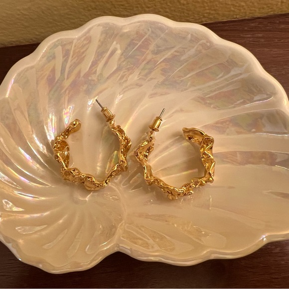 Amber Seats Carolina Gold Hoop Earrings - Picture 6 of 7